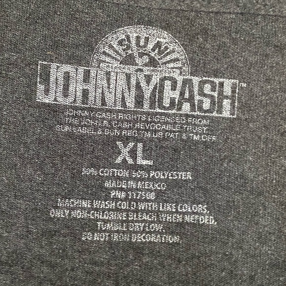 Johnny Cash tee ⭐️ - Picture 3 of 3